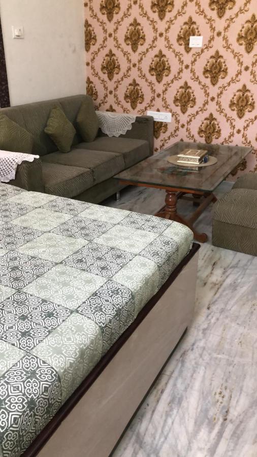 Ramaya Home Stay Varanasi Bagian luar foto