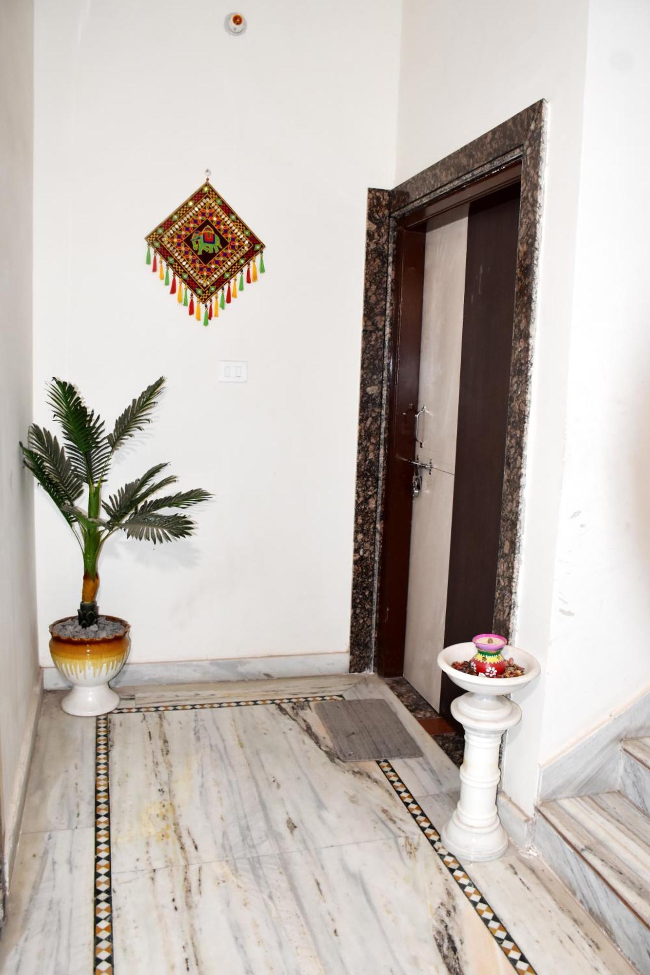 Ramaya Home Stay Varanasi Bagian luar foto