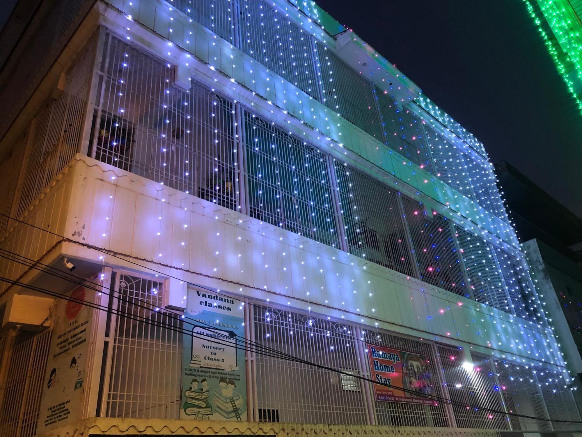 Ramaya Home Stay Varanasi Bagian luar foto