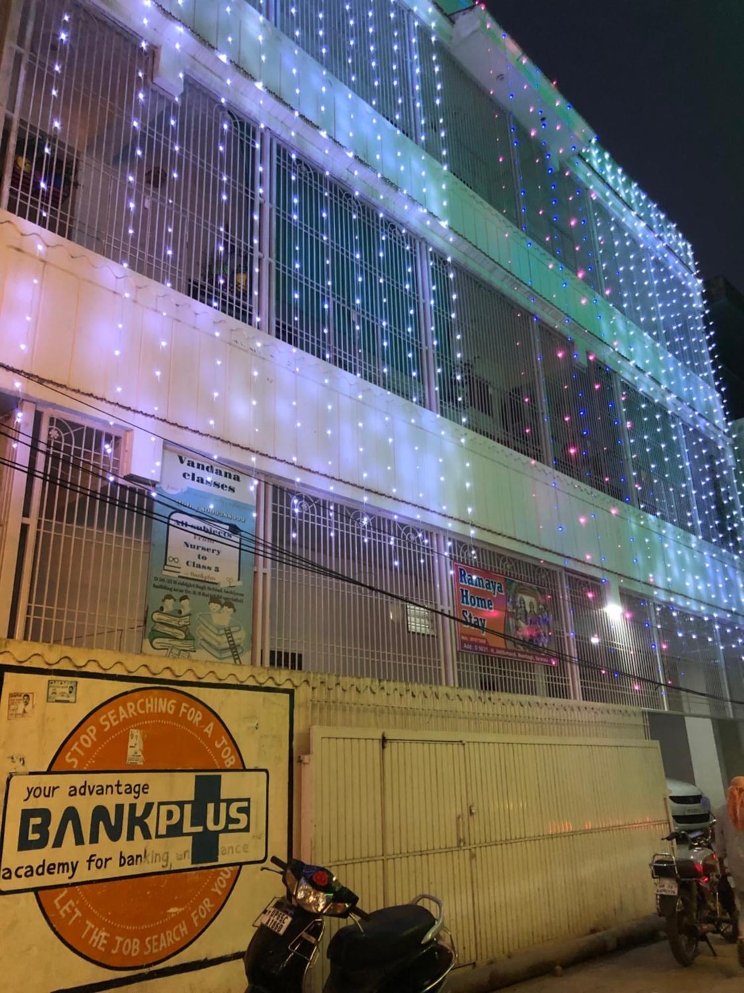 Ramaya Home Stay Varanasi Bagian luar foto