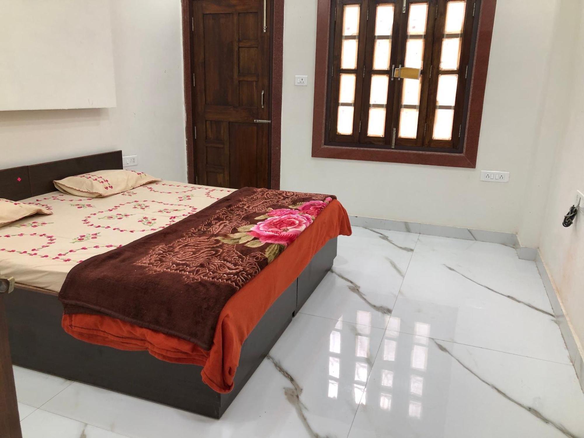 Ramaya Home Stay Varanasi Bagian luar foto