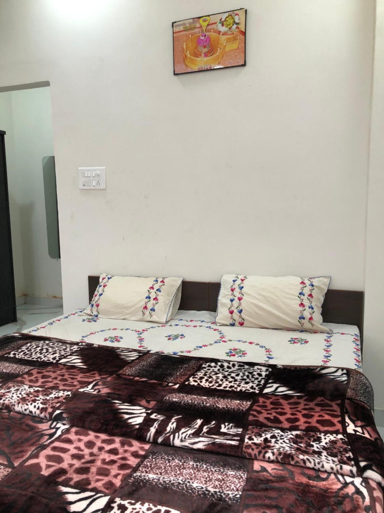 Ramaya Home Stay Varanasi Bagian luar foto