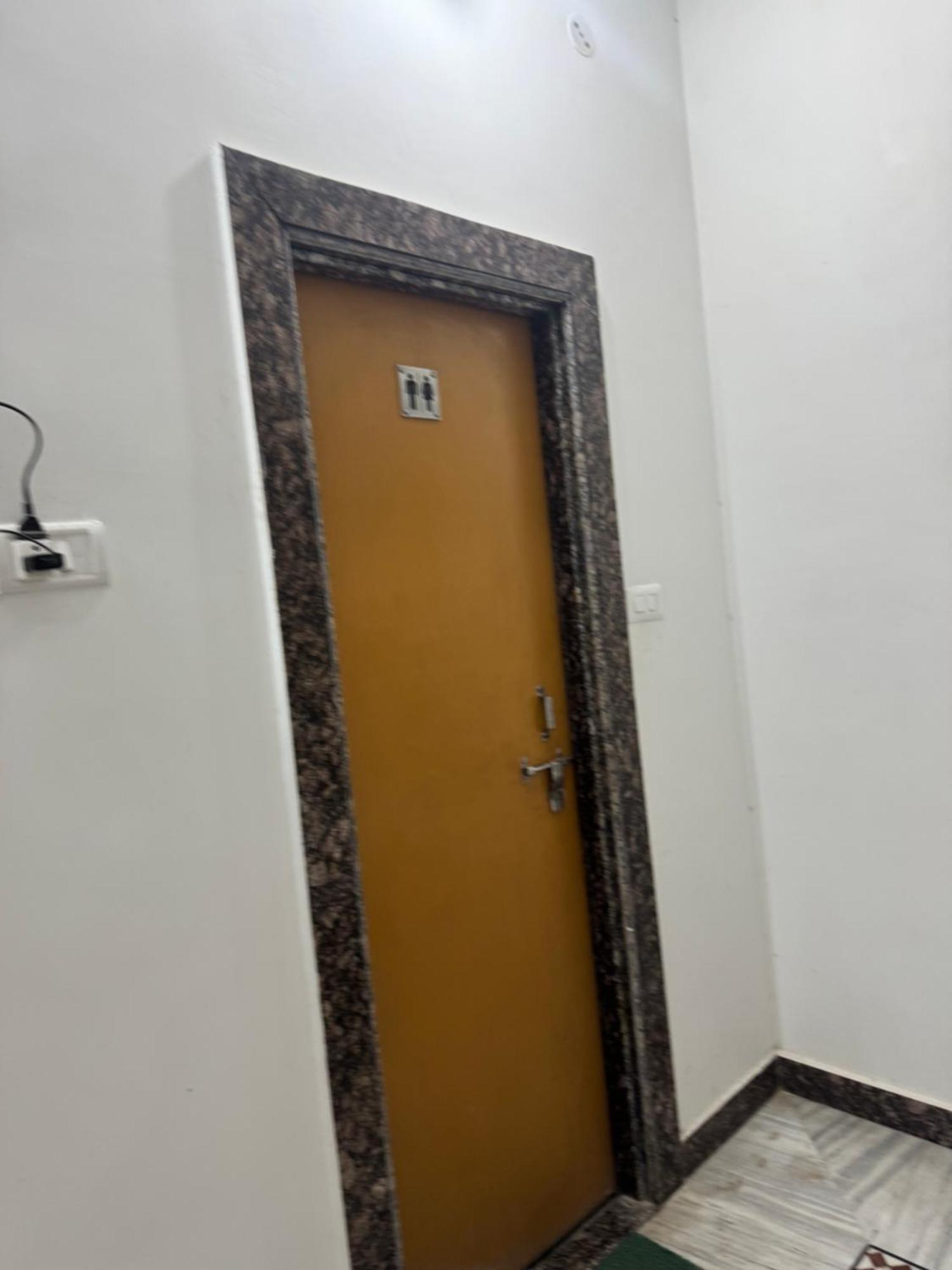 Ramaya Home Stay Varanasi Bagian luar foto