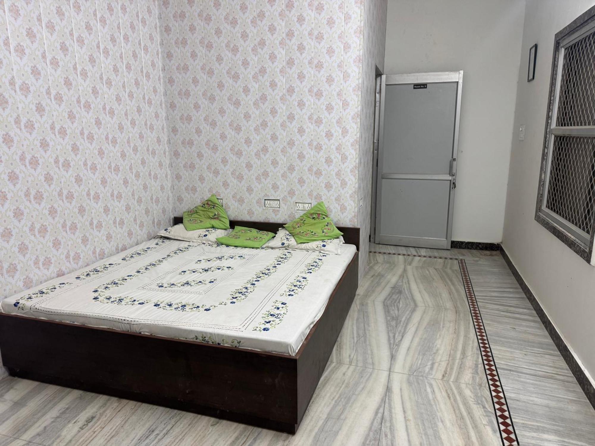 Ramaya Home Stay Varanasi Bagian luar foto